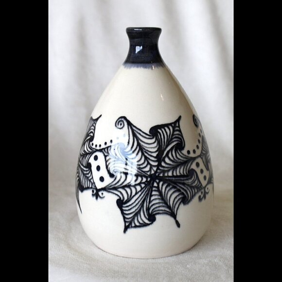Porcelain ceramic decorative Bottle hand painted black zentangle flowers signed - Picture 3 of 8